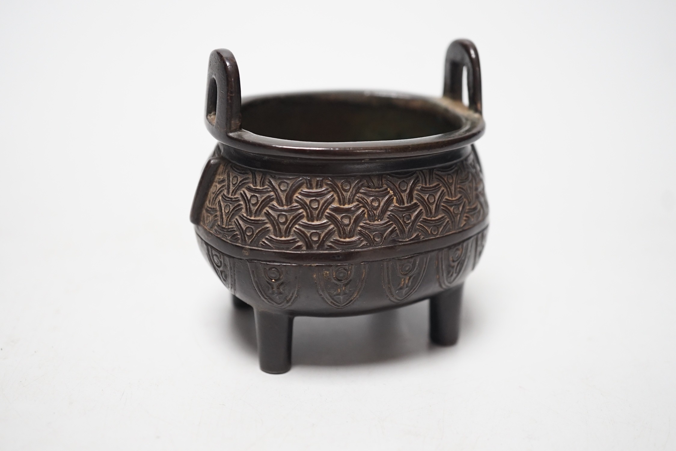 A Chinese archaistic bronze censer, 8cm